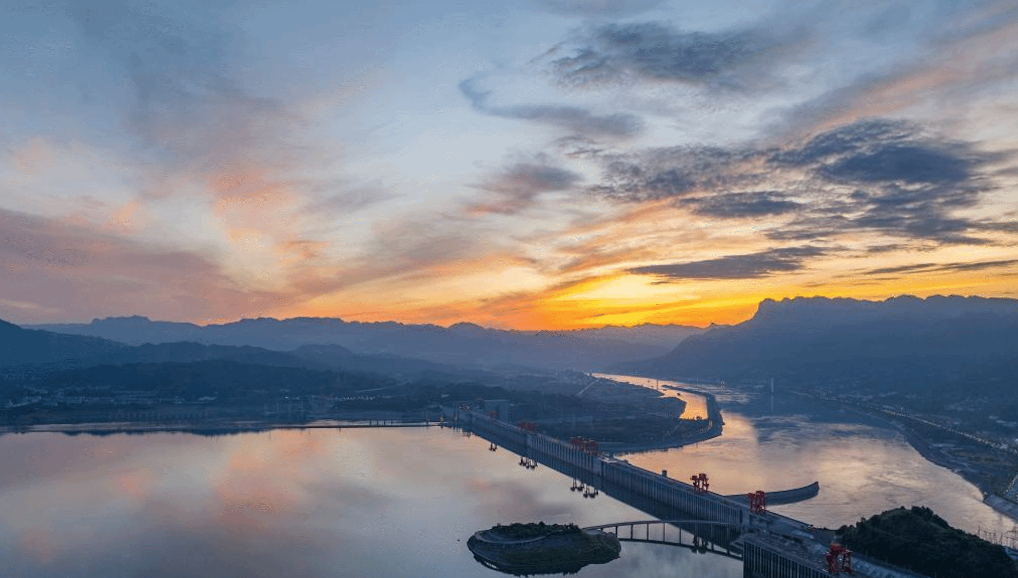 三峡朝霞美