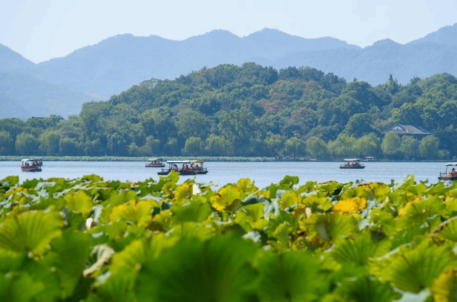 西湖景区国庆假期迎游客