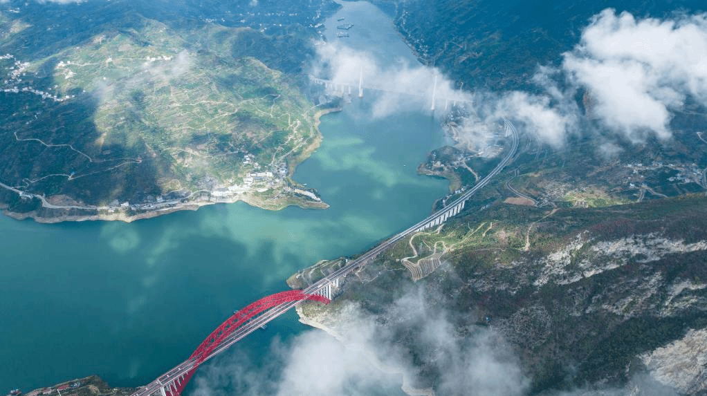 湖北宜昌：烟雨三峡