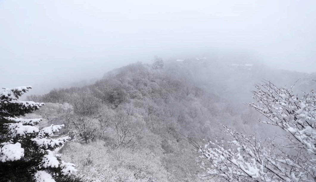 雪落崆峒山