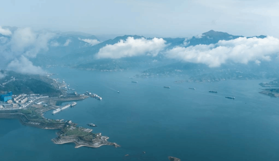 烟云三峡美不胜收