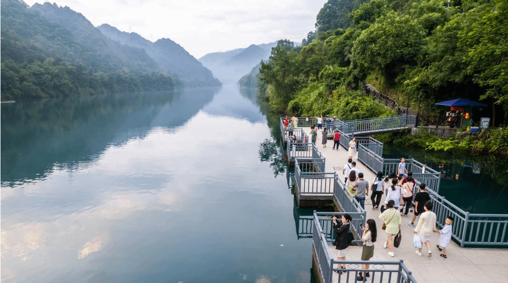 湖南资兴：秀美东江引客来