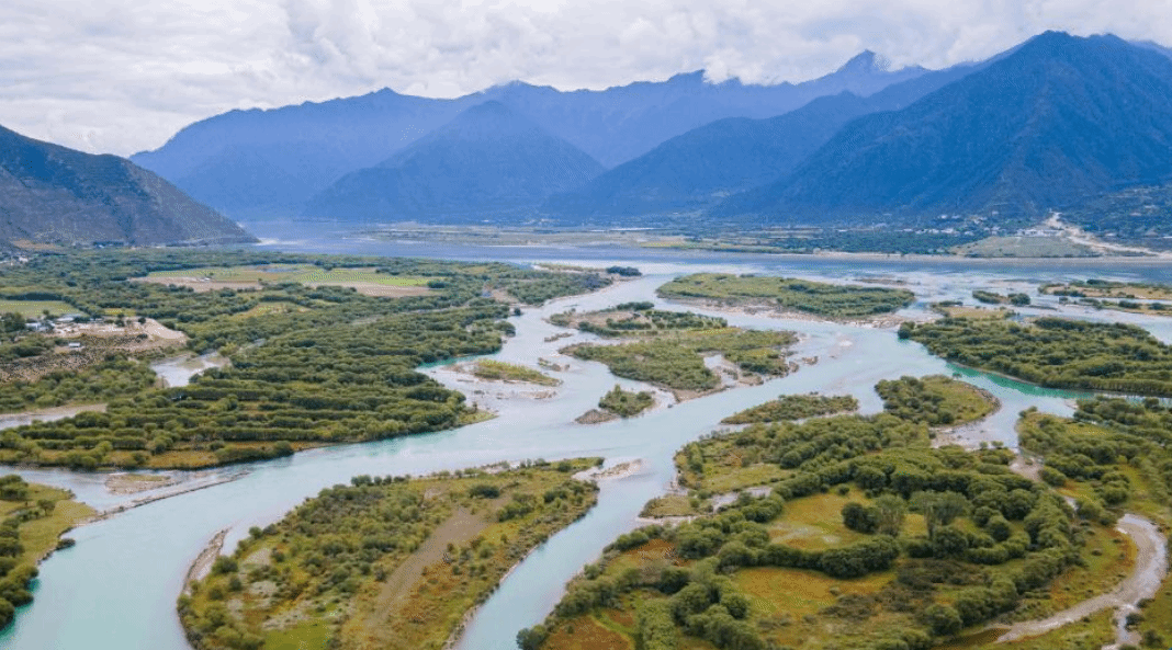 西藏林芝：雅尼湿地水清岸绿