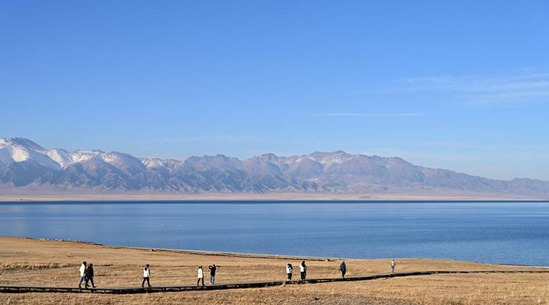 赛里木湖秋景