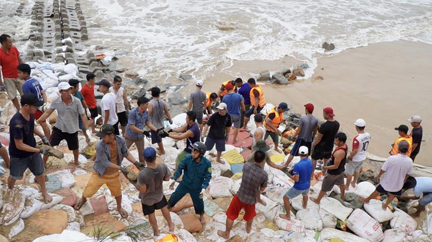 越南中部等地暴雨灾害已致105人死亡