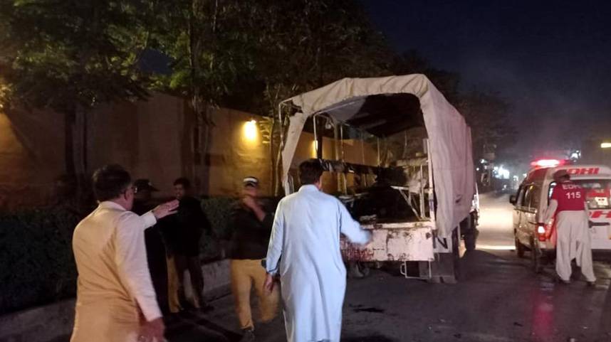 巴基斯坦西南部一警车遇袭致2死11伤