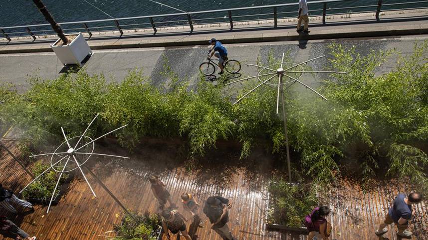 巴黎举办沙滩节休闲消夏活动