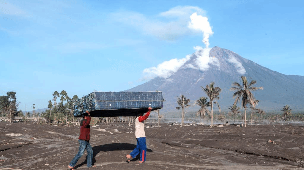 印尼火山继续喷发