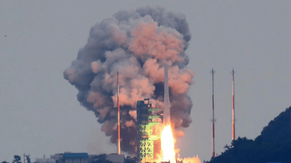 韩国自研运载火箭载星发射成功
