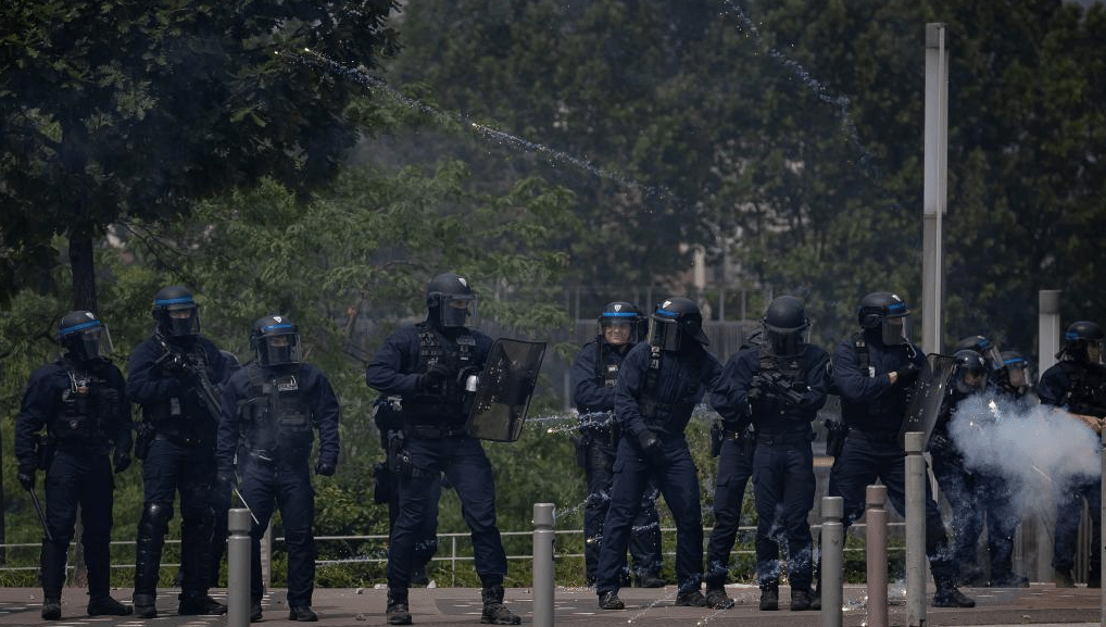 法国全境加强警戒防止骚乱升级