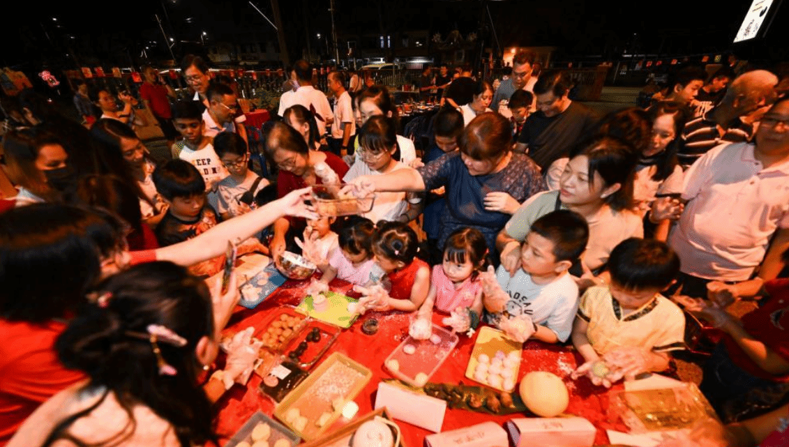 马来西亚马六甲州丹绒吉宁举办中秋晚会