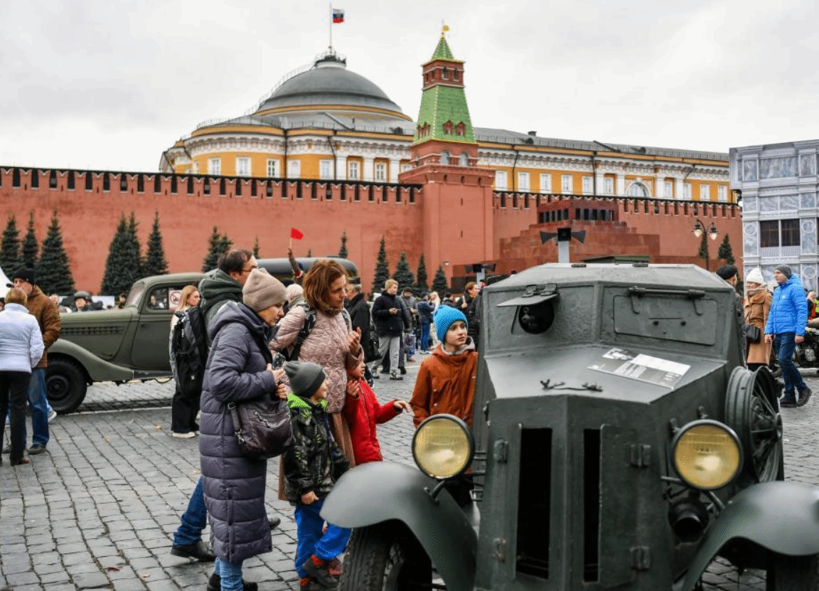 俄罗斯举行1941年红场阅兵式纪念活动