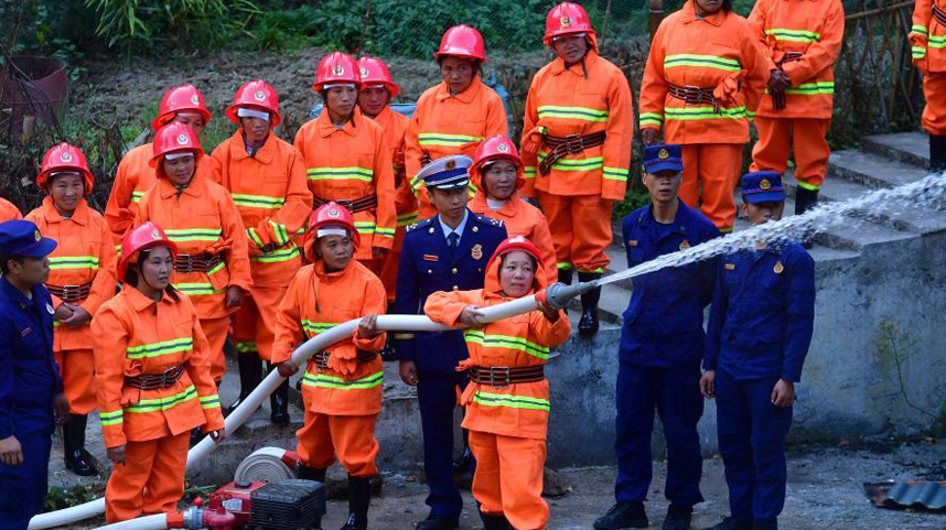 乌英苗寨有了女子志愿消防队