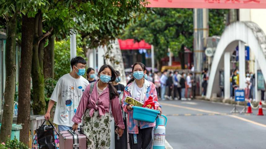 贵州黔西：部分学生开学返校