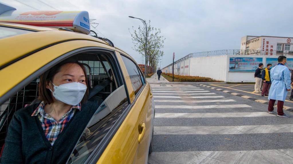 与时间赛跑的“的姐”：舍小家 顾大家 忙抗疫