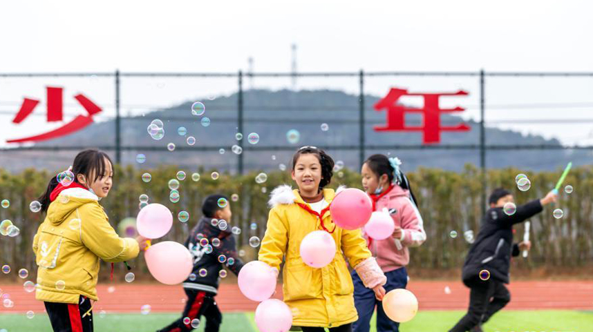 易地扶贫搬迁学生欢喜迎新年