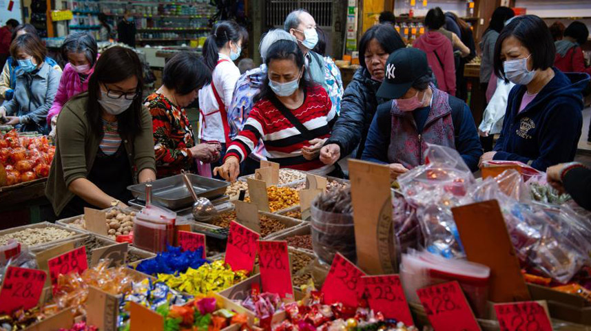 澳门市民办年货过“牛年”