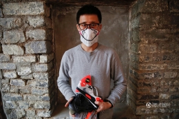 北京设计师用名牌鞋做口罩市价不菲