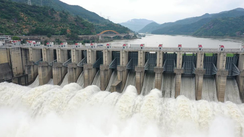 福建水口水电站今年首次开闸泄洪