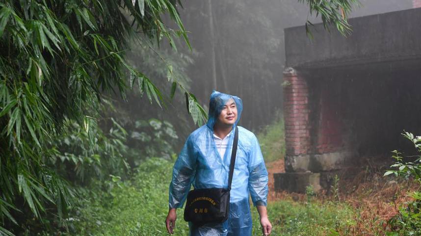 重庆多个区县降下暴雨