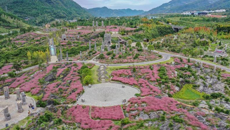 重庆酉阳：荒地变身生态文化景区
