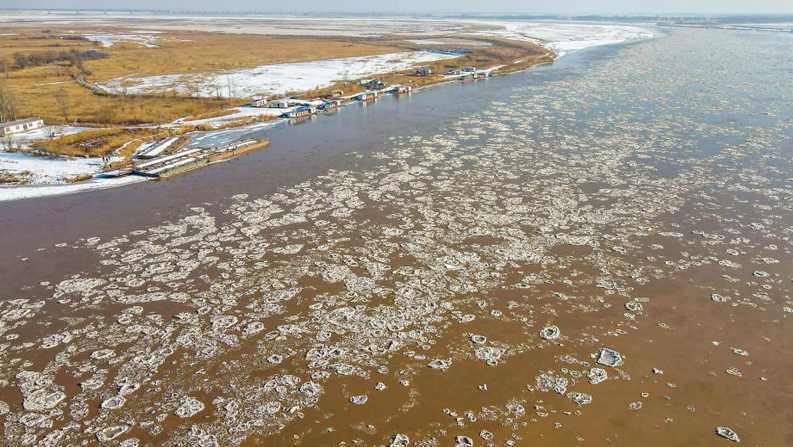 黄河内蒙古段出现流凌景观