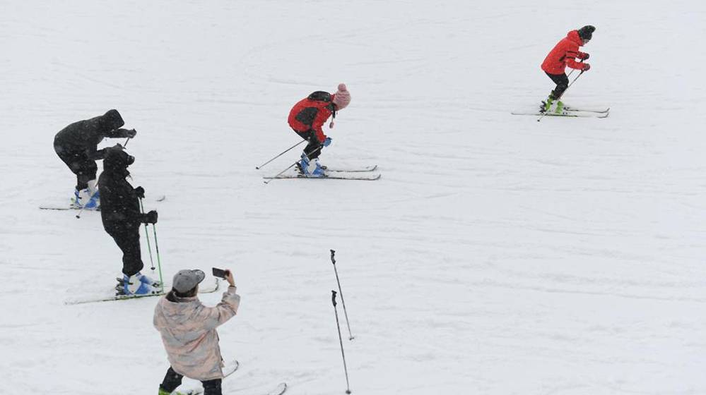 冰雪经济暖寒冬