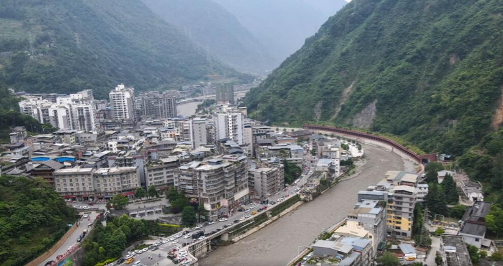 四川雅安地震救援平稳有序