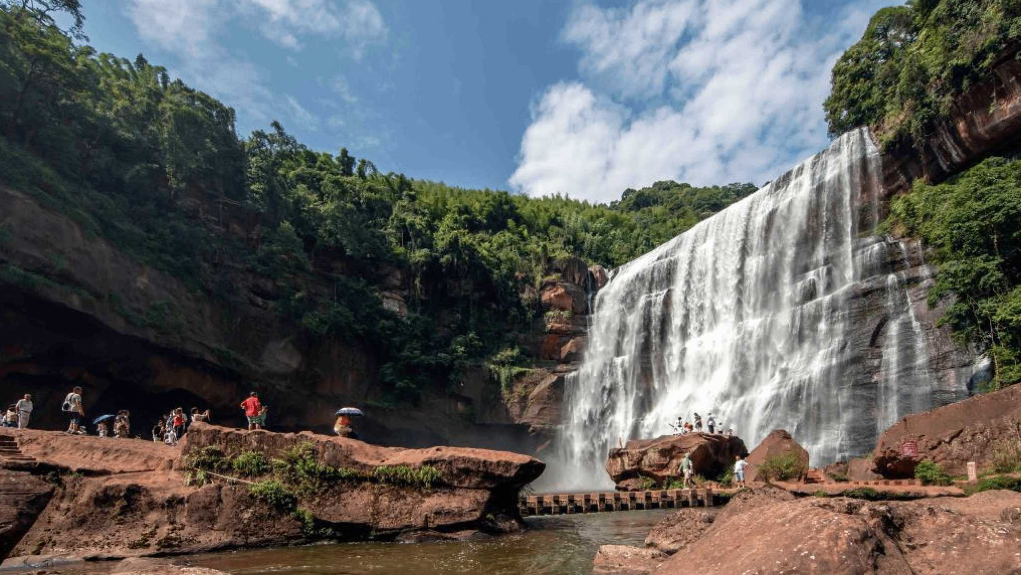 贵州赤水：暑期旅游升温