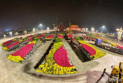 一睹芳容 天安门广场“祝福祖国”大花篮来了