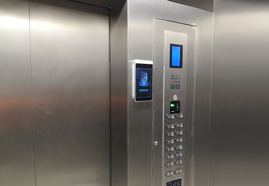 电梯安全事故时有发生 多地立法推广智慧电梯系统