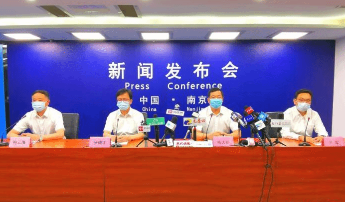 南京对封控区的孕妇实行专班医疗服务