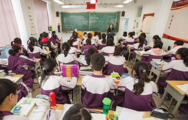 非中高风险所在地中小学生上课可不戴口罩