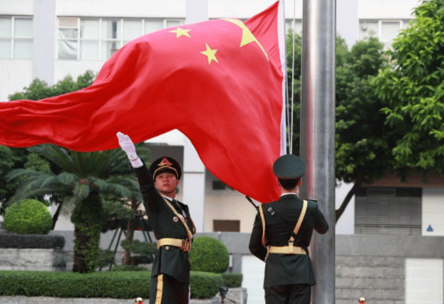 澳门举行升旗仪式和酒会庆祝新中国成立72周年