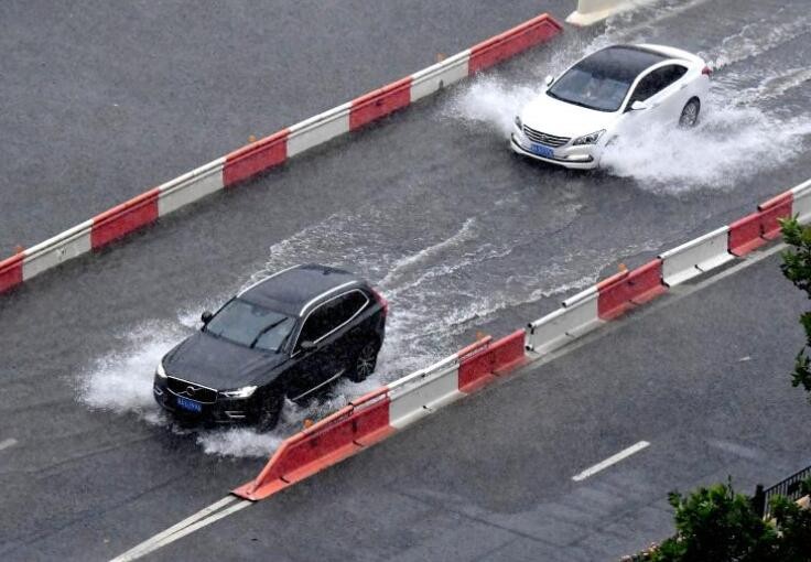 中国气象局：将1小时雨强纳入暴雨预警信号标准