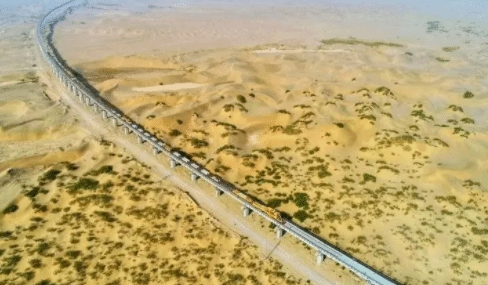和若铁路开通！中国建成世界首条环沙漠铁路线