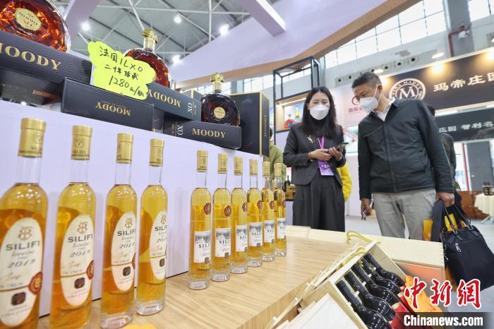 图为酒博会现场。　瞿宏伦 摄