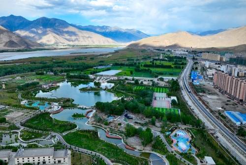 保持经济平稳运行 -论学习贯彻中央经济工作会议精神