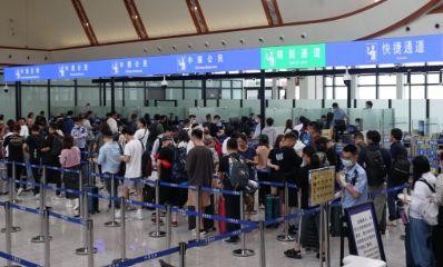五一小长假中老铁路磨憨口岸验放出入境人员2230人次