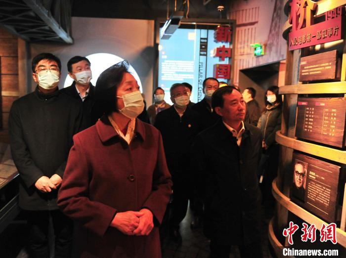 台盟中央主席苏辉近日率调研组赴吉林开展重点考察调研。图为在长影旧址博物馆考察吉林特色文化产业发展。 高龙安 摄 台盟中央主席苏辉近日率调研组赴吉林开展重点考察调研。图为在长影旧址博物馆考察吉林特色文化产业发展。 高龙安 摄