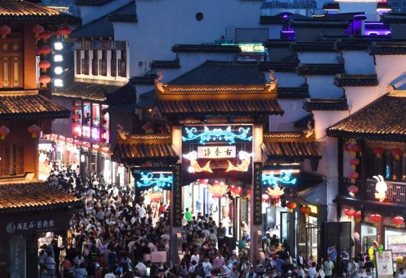 “五一”假期掀消费热 多项数据创新高带动中国经济回暖