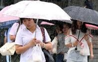 周末江南等地将现成片暴雨 东北高温炎热天气增多