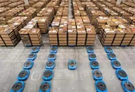 前8月快递业务量超800亿件