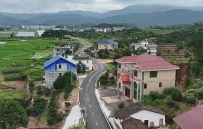 前8月新改建9.7万公里——农村公路建设取得扎实成效