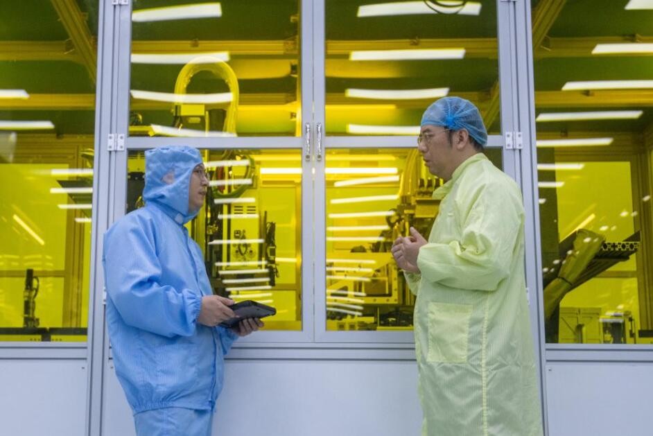 G6高分辨率新型显示喷印装备完成组装