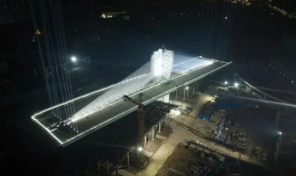 跨度178米！武汉超2万吨矮塔斜拉转体桥成功转体