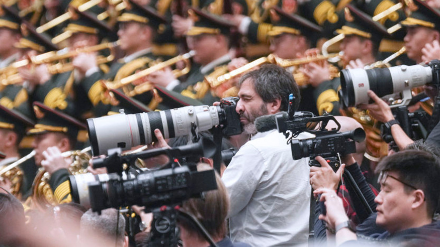 何以铸就欣欣向荣的中国——2026年全国两会世界观察