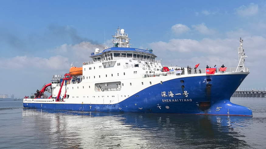 中国大洋100航次第二航段起航 “蛟龙”号首赴南太平洋开展作业