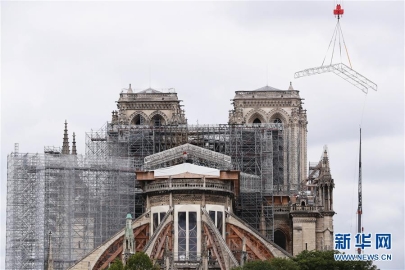 法国考虑将“按原样”重建巴黎圣母院塔尖