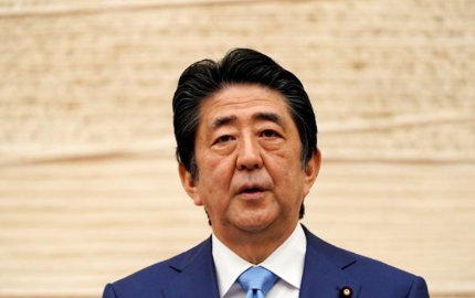 安倍连续在任日首相天数创纪录 庆祝会延期